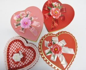 My Paisley World: Frilly, Vintage Heart-Shaped Valentine Candy Boxes