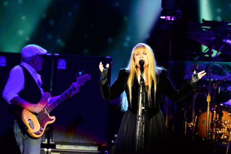 Fleetwood Mac Is Reuniting For A Farewell World Tour In 2018