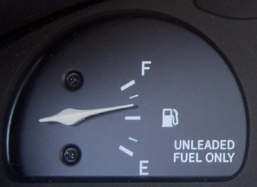 car gas gauge arrow