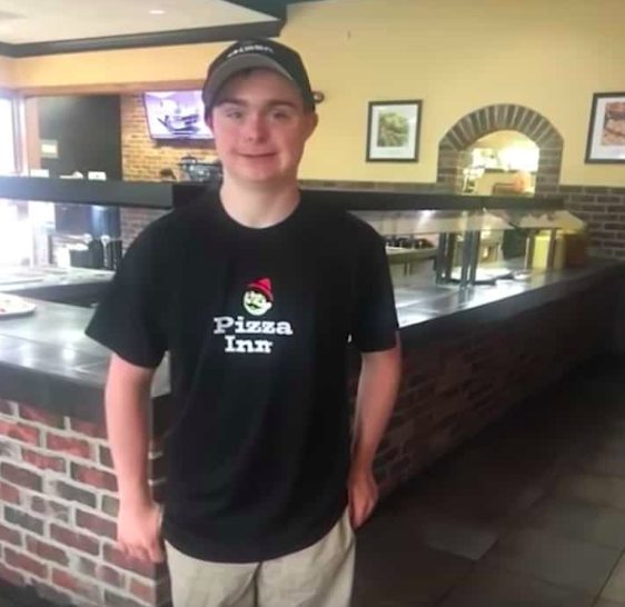 pizza inn restaurant employee