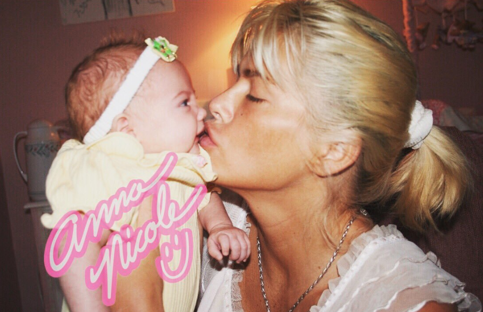 Anna Nicole Smith with baby Dannielynn
