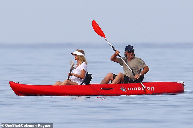 Goldie Hawn and Kurt Russell kayaking together