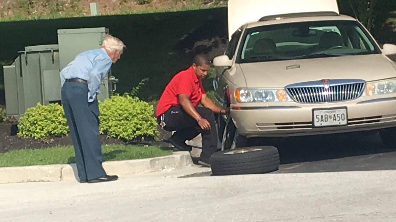 Chick-fil-A manager changes war veteran's tire