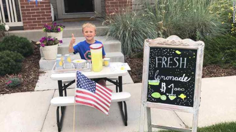 6-year-old uses money from lemonade stand to take mom on date after father passes away