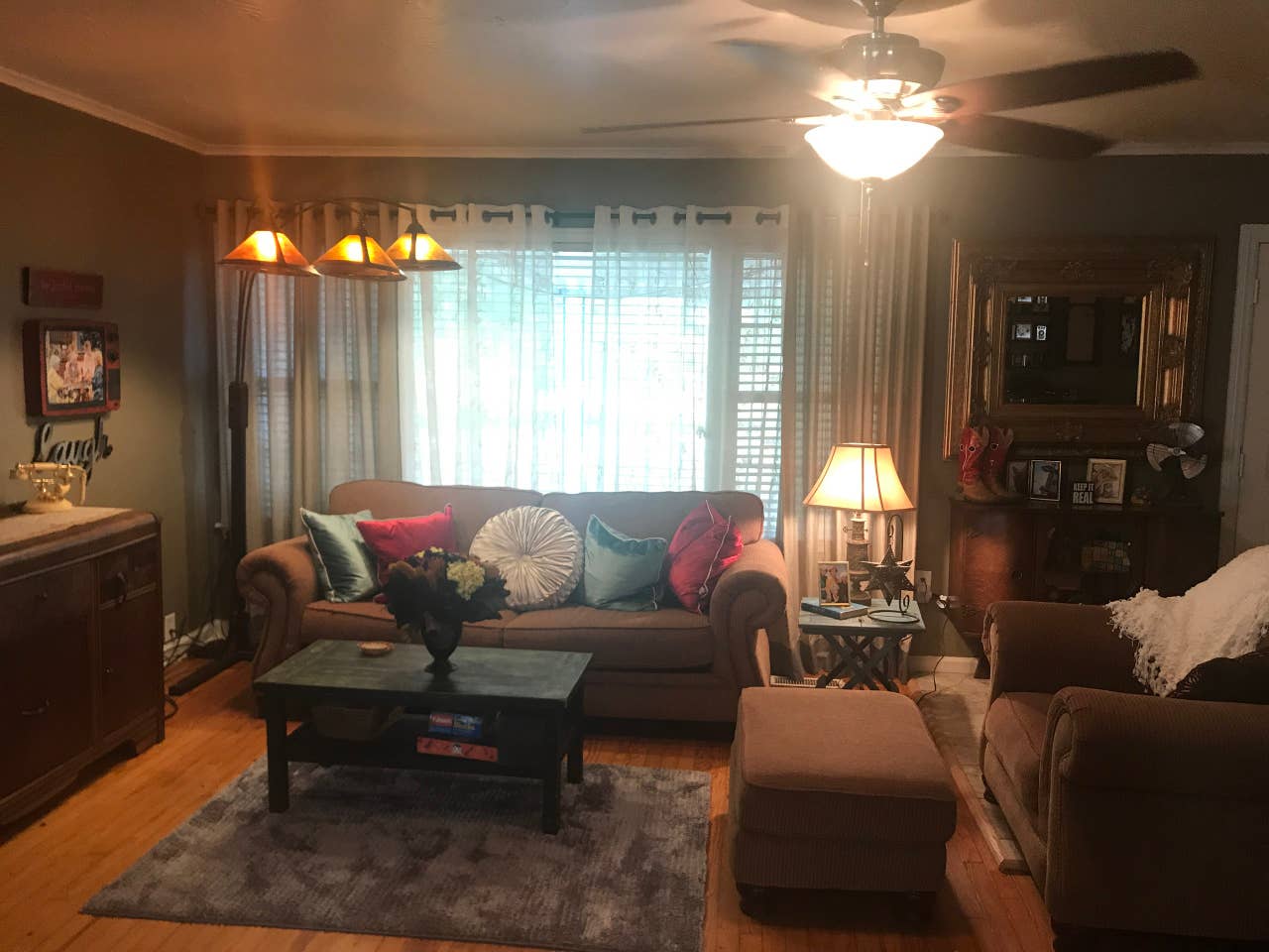 living room golden girls airbnb
