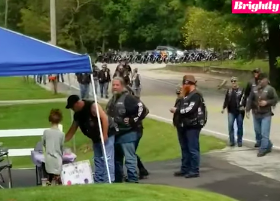 30 Bikers Line Up At Girl's Lemonade Stand After Mom Helps Injured Riders In Crash