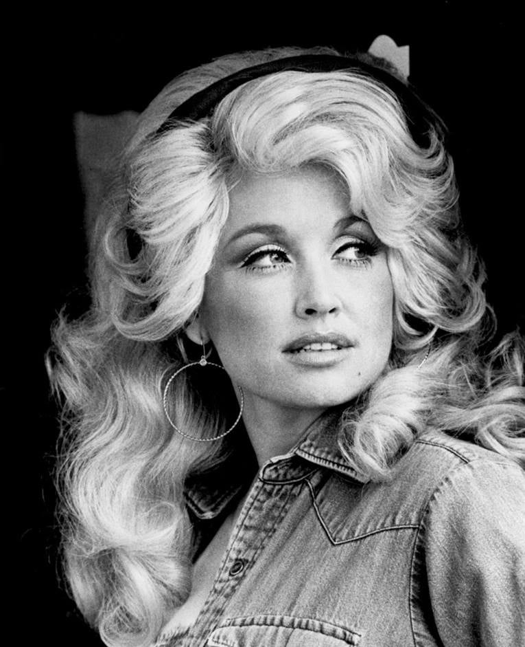 Dolly Parton poses for the camera. 