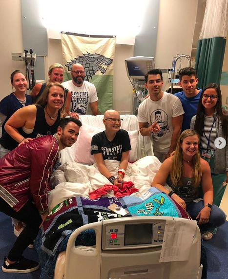 jonas brothers visit cancer patient who couldnt attend their show
