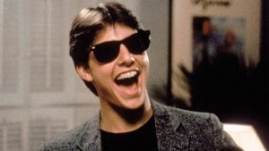 Tom Cruise, cu tot cu ochelari de soare, în Risky Business