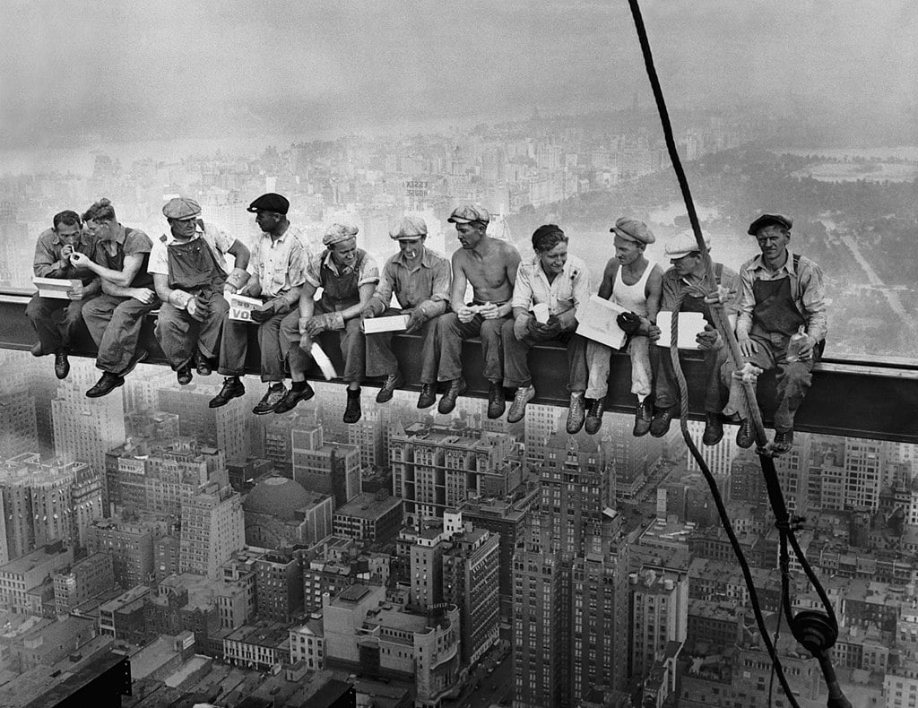 workers eat lunch atop a skyscraper in 1932