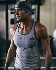 Tim McGraw proudly showed off his fitness progreess on social media so others could be inspired too