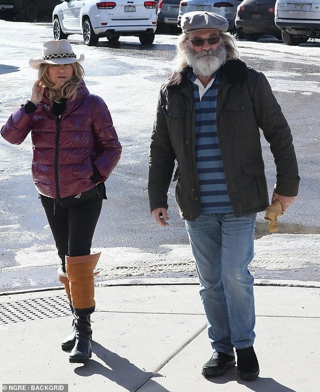Goldie Hawn Bundles Up While Out And About Doing Christmas Shopping With Kurt Russell
