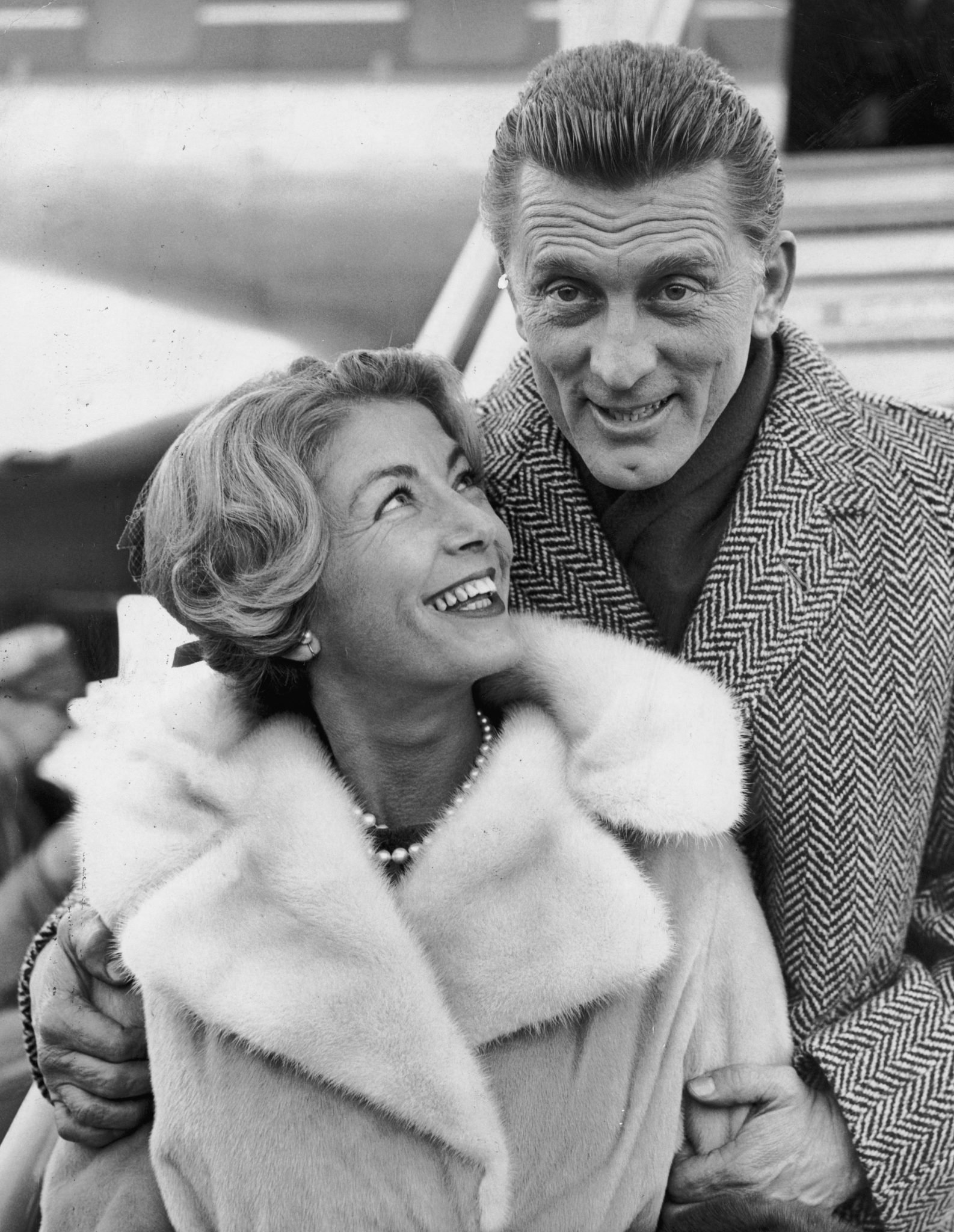 kirk douglas and wife anne buydens 