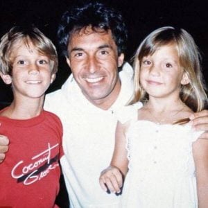 Kate and Oliver Hudson do not consider Bill Hudson to be their father; instead, Hudson gives that title to Kurt Russell