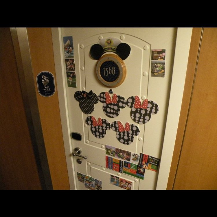 cruise ship door decorations 