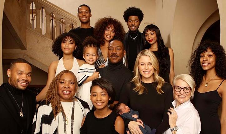 eddie murphy holiday photo with granddaughter evie