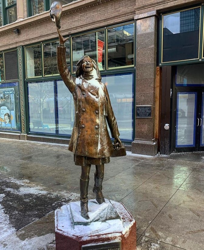 mary tyler moore statue 
