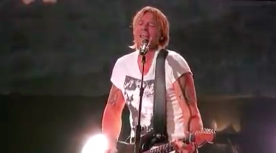 keith urban performs the bee gees to love somebody