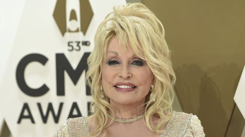 dolly parton offers encouraging words during coronavirus