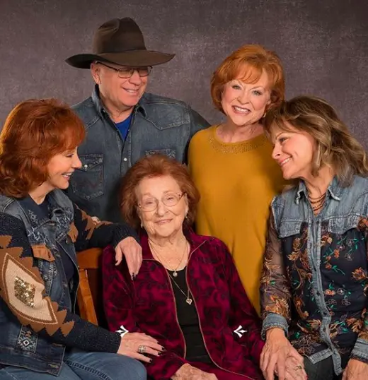 Reba McEntire Recalls The Day She Lost Her Band In A Plane Crash 29 Years Ago