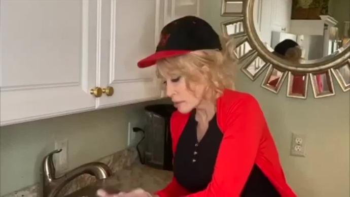 Dolly Parton Sings New Version Of "Jolene" While Washing Hands