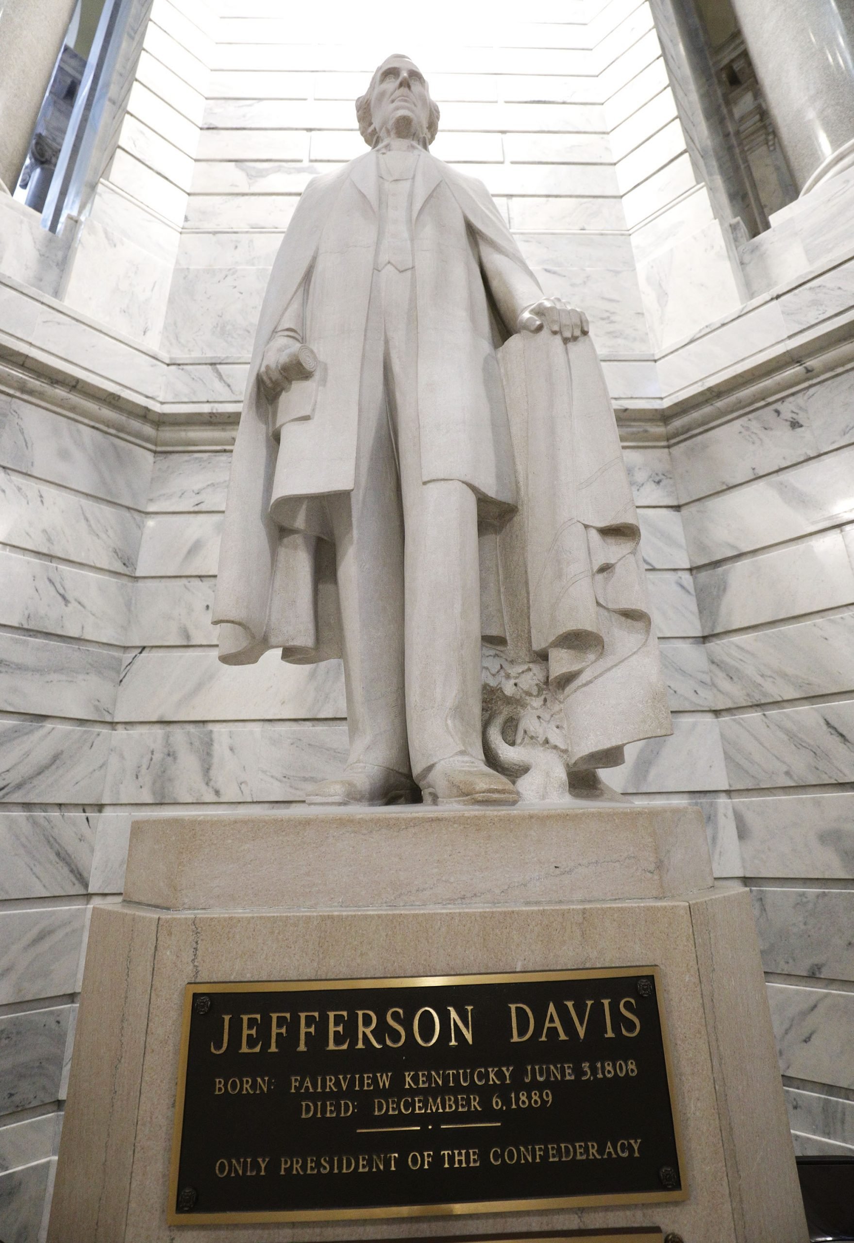 Civil War Leader Jefferson Davis Statue Being Removed After Finding Surprise Inside Its Base