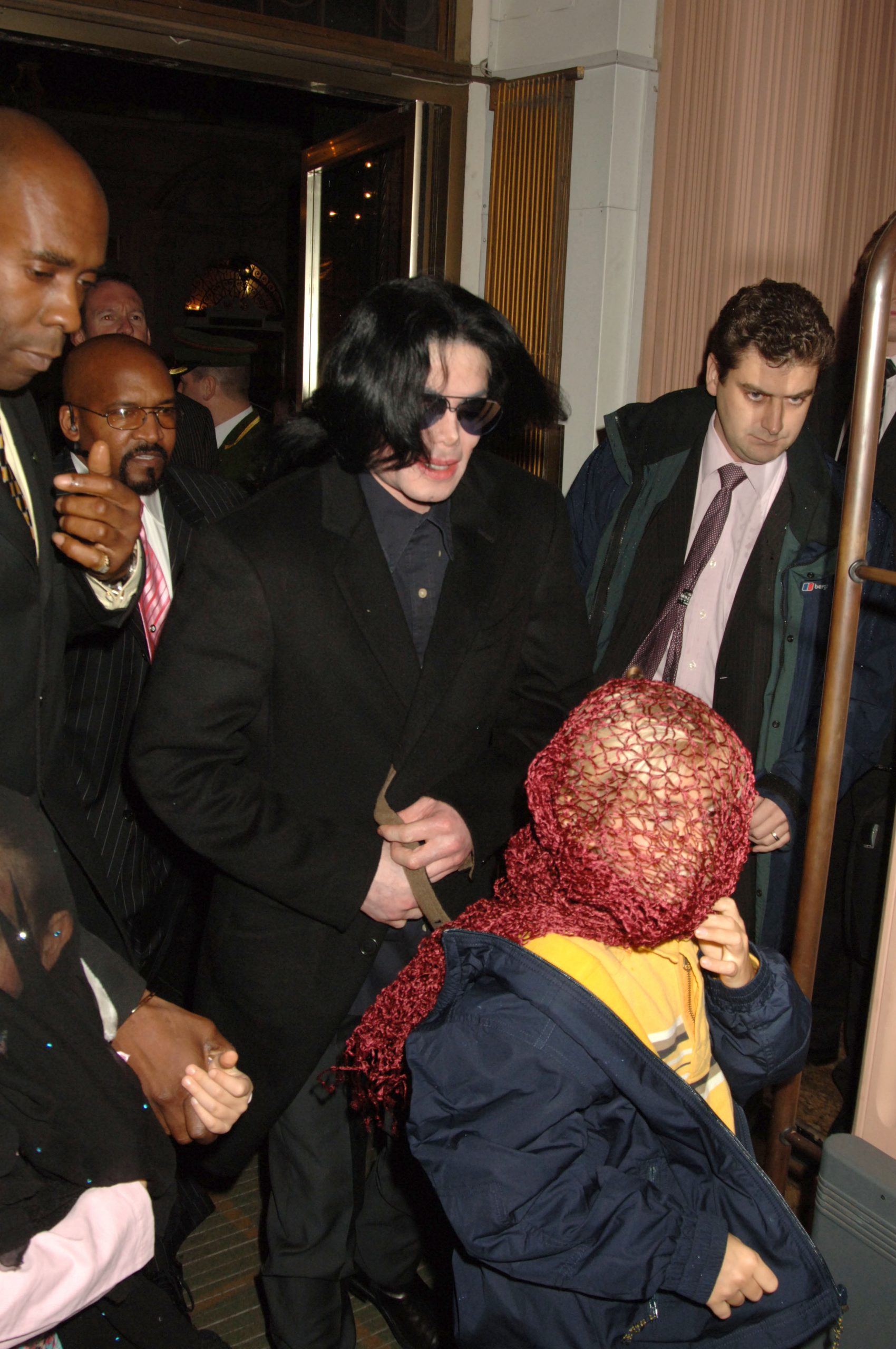 michael jackson and the kids with face coverings