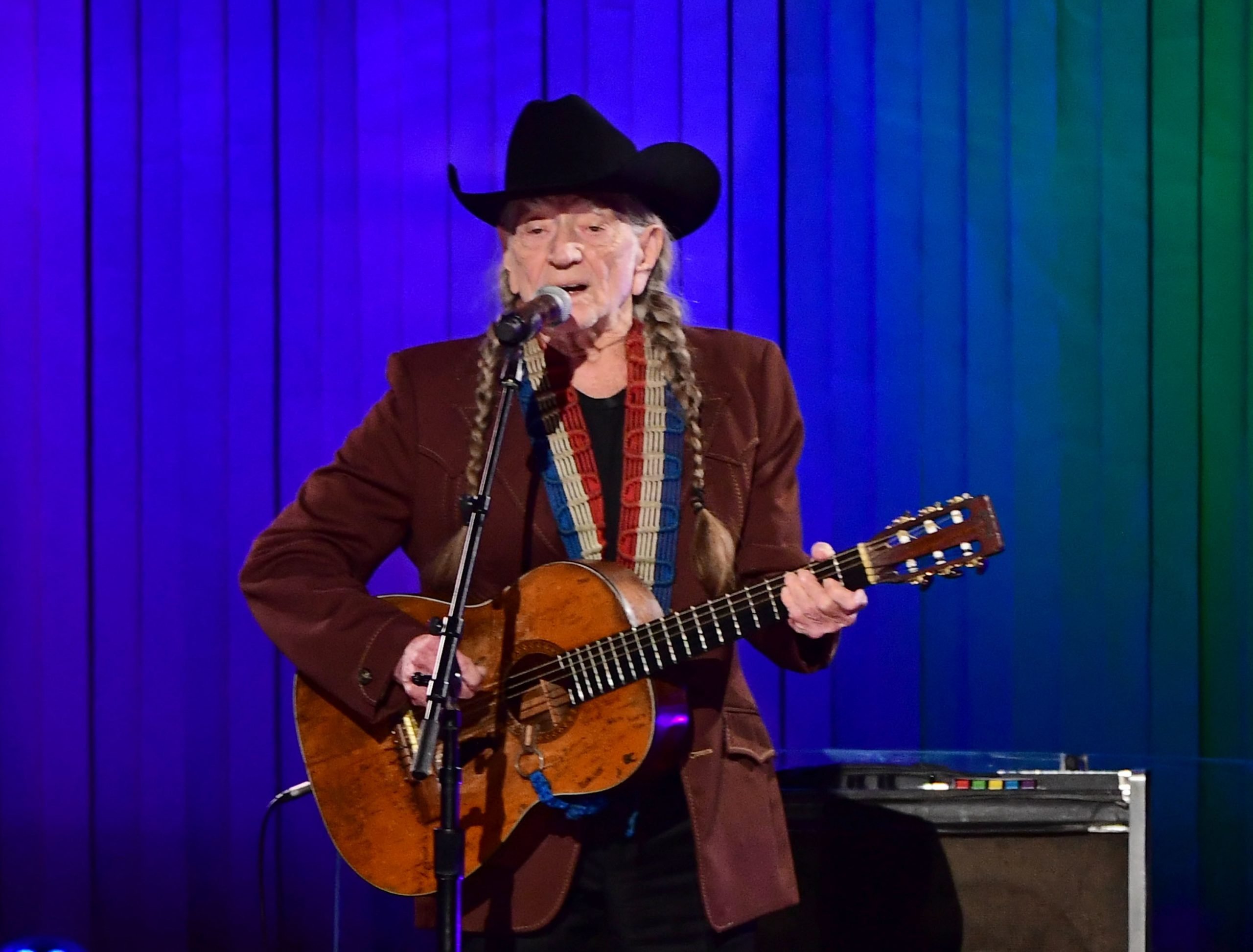 willie nelson almost sang the gambler instead of kenny rogers