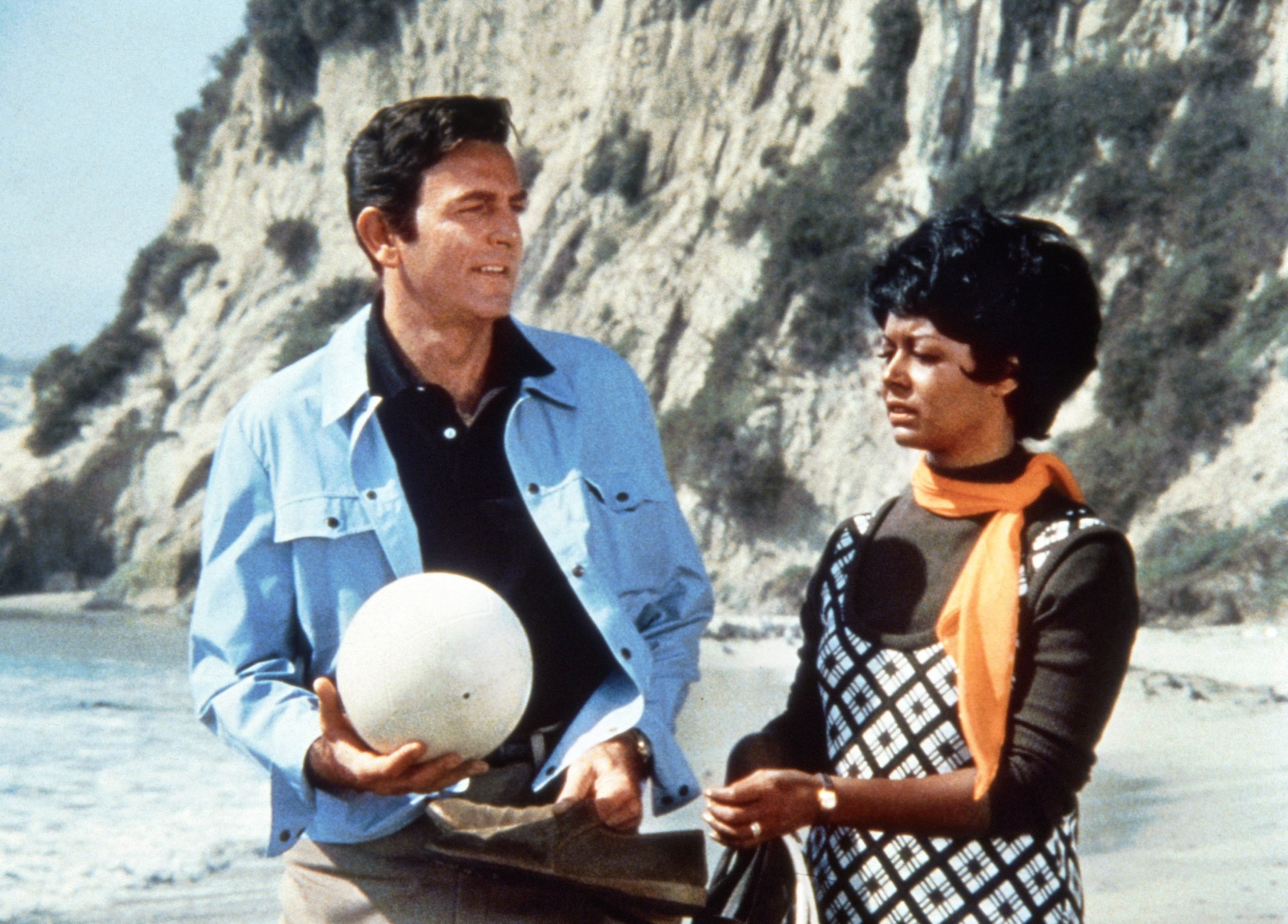 gail-fisher-mike-connors-mannix