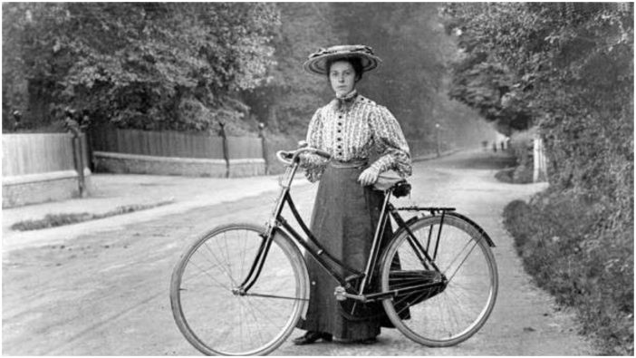 Meet the First Woman to Cycle Around the World (in 1895)