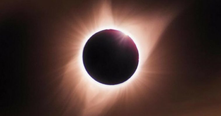 Gorgeous Photos Of The 2017 Solar Eclipse From Different Areas Across ...