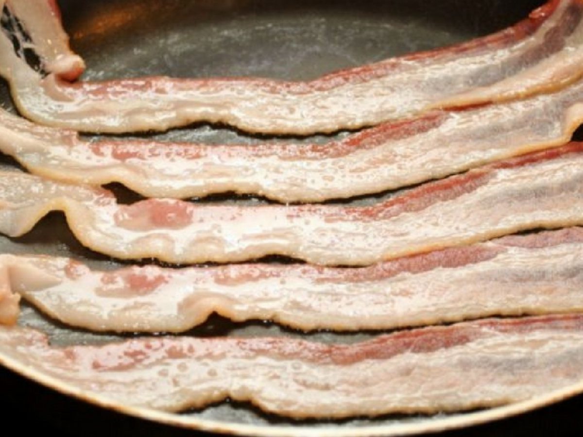 How You Should Cook Your Bacon For The Perfect Texture And No Oil Splattering Doyouremember