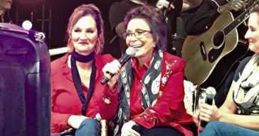 Loretta Lynn Performs For First Time Since Suffering Stroke
