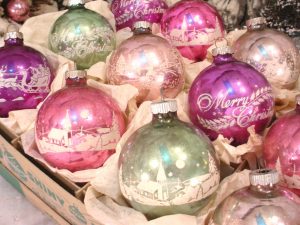 Shiny Brite Ornaments: Valuable Nostalgic Christmas Baubles!