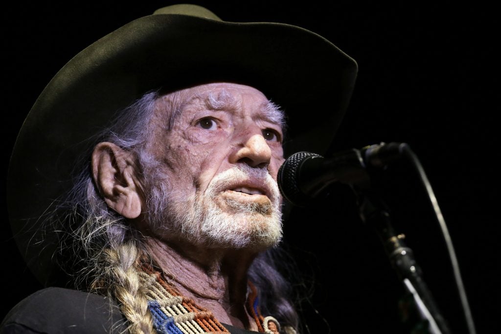 Willie Nelson Forced To Cancel Upcoming Shows Due To Breathing Issues ...