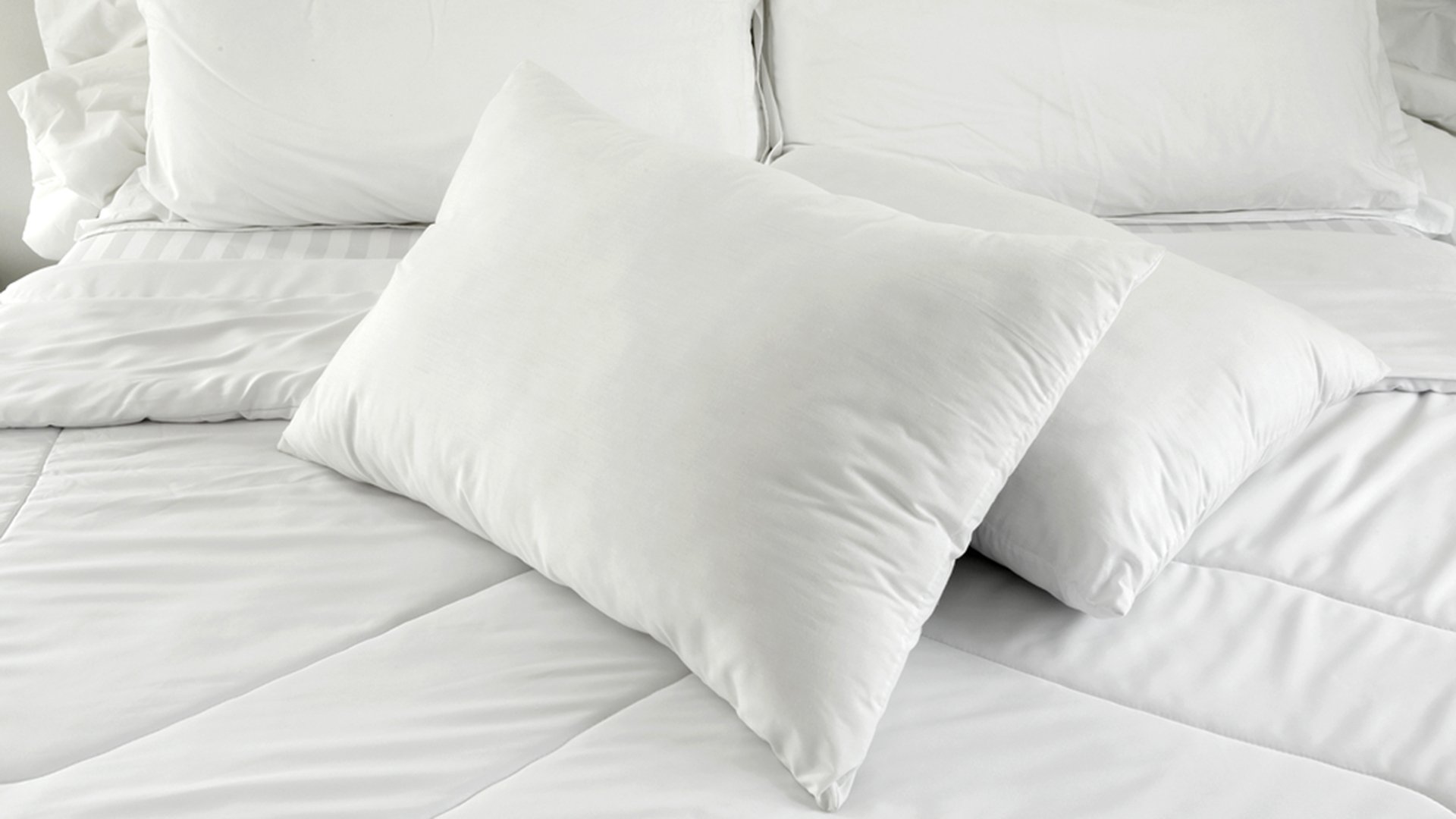 How To Wash Your Bed Pillows The Right Way Doyouremember
