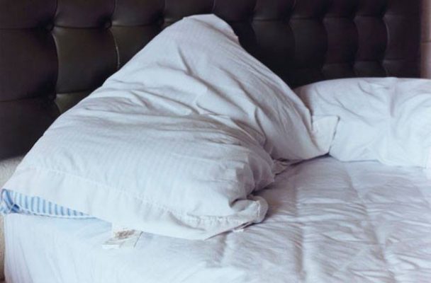 How To Wash Your Bed Pillows The Right Way | DoYouRemember?