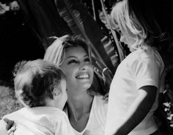 Faith Hill Tracked Down Her Birth Mom And Learned Her Adoptive Parents ...