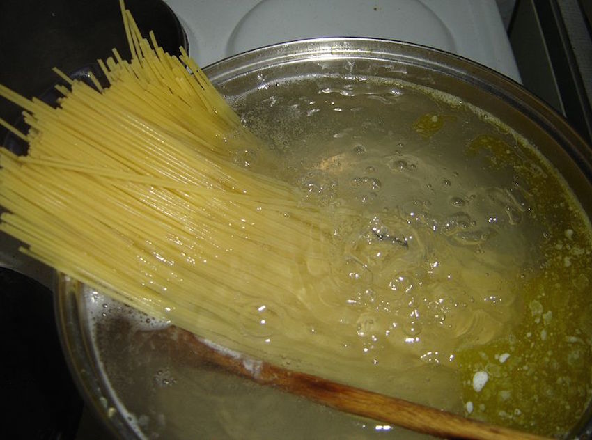 spaghetti cooking