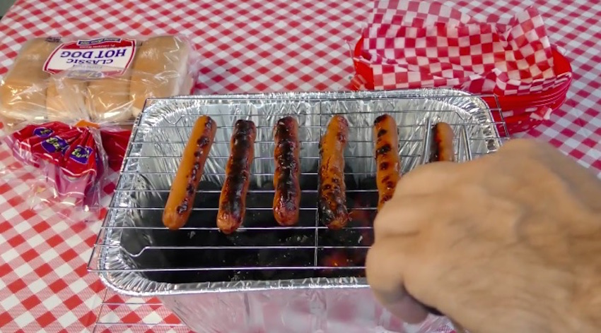 hot dog grill
