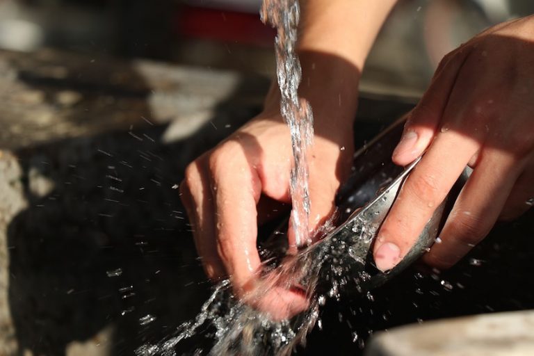 This Is Why You Should Never Wash Dishes During A Thunderstorm