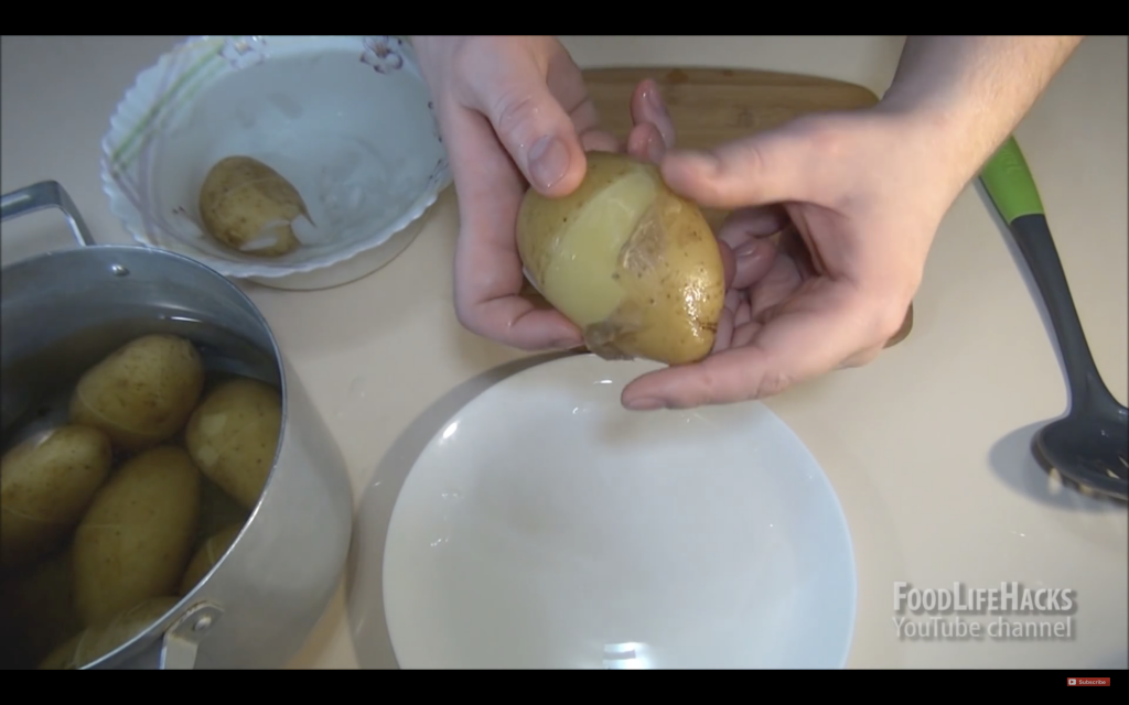 Cooking Expert Reveals A Brilliant Hack For Peeling Potatoes