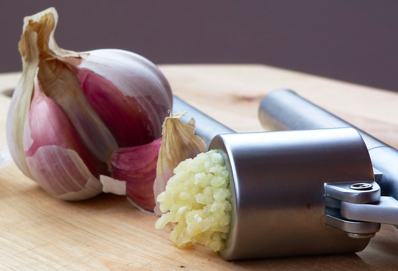 garlic press