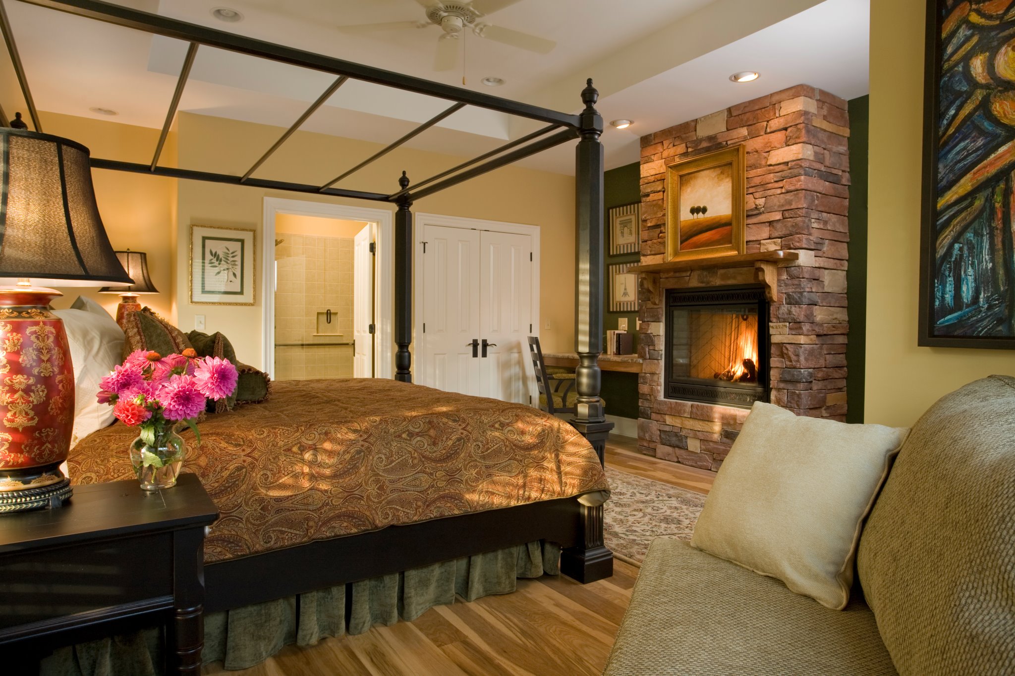 20 Of The Coziest Inns To Visit This Christmas Season