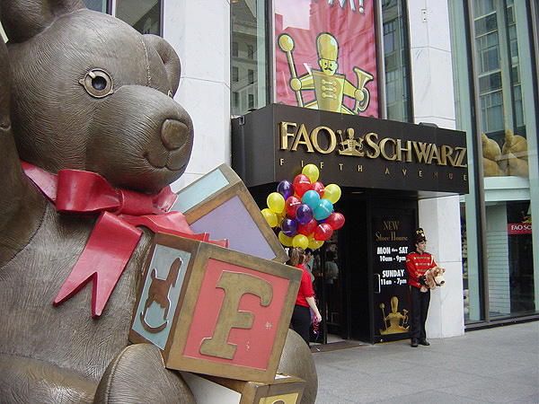 giant fao schwarz bear