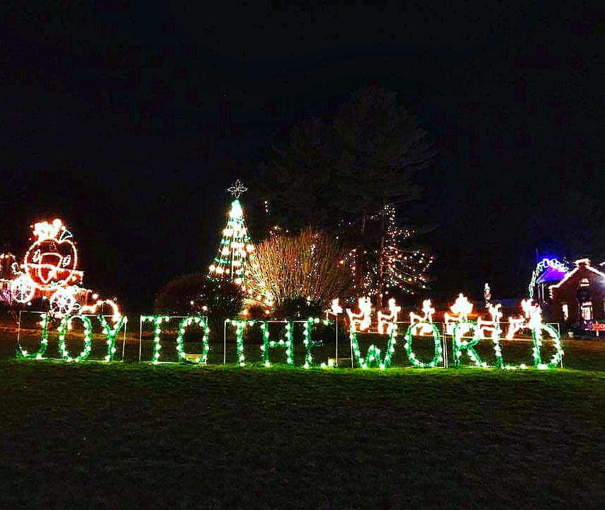 carver small town christmas lights