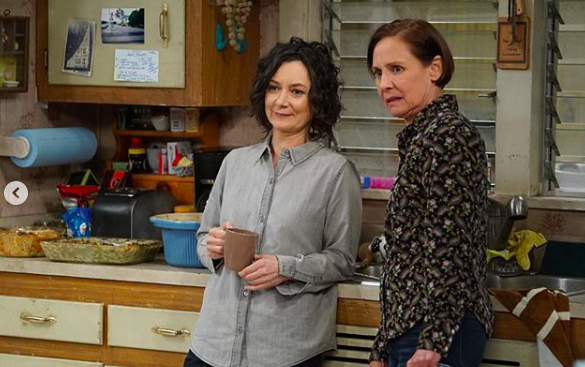 laurie metcalf sara gilbert