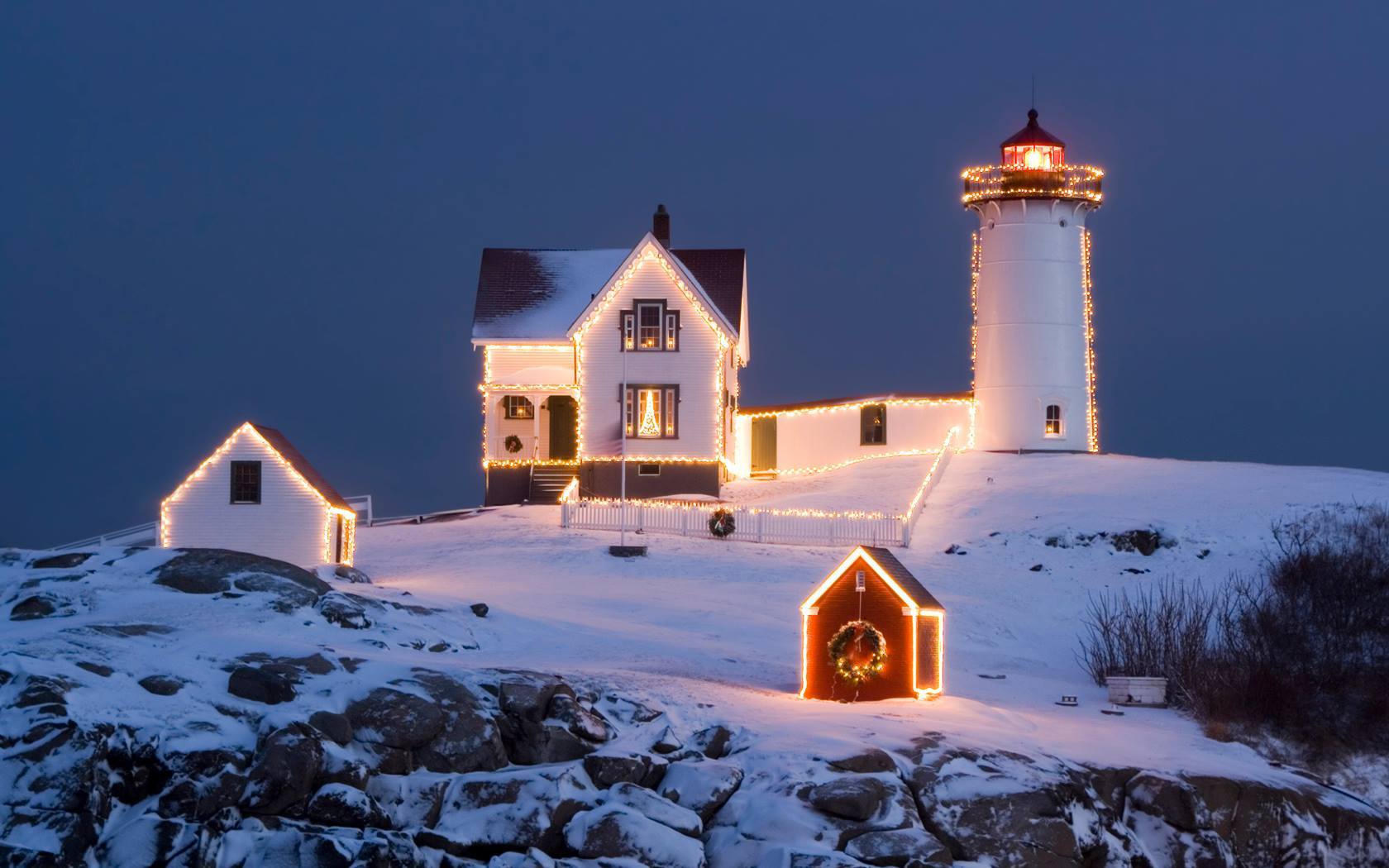 nubble small town christmas lights