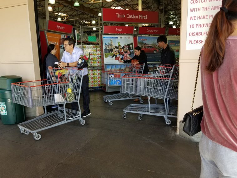 why-do-costco-employees-check-receipts-before-you-leave