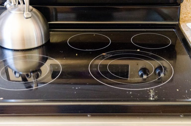 If You Have An Electric Stove, You Need To Know About This Cleaning Hack